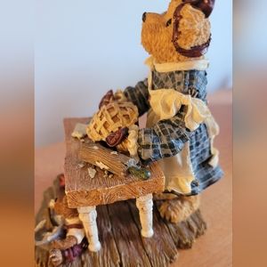 Boyds Bears Momma Berrybake with lil tart
